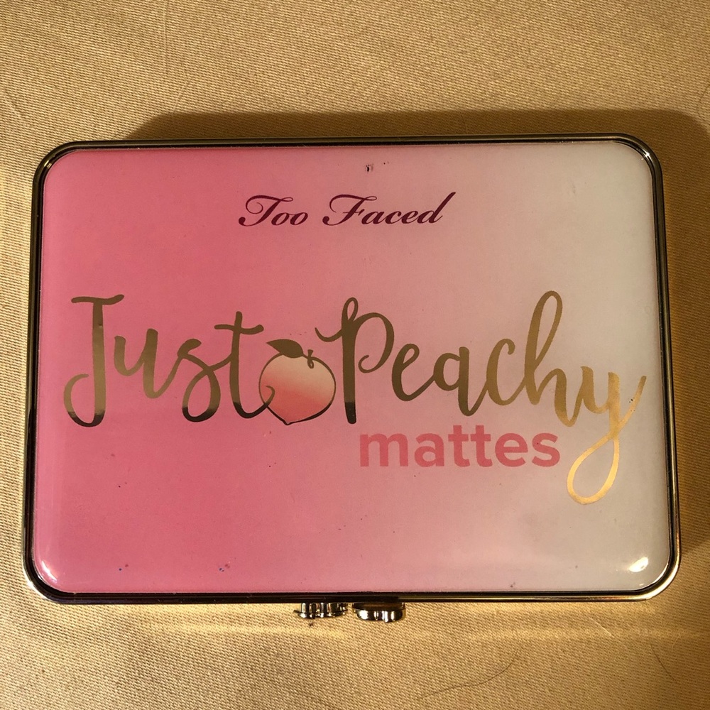 Too faced “just peachy” Matte😉